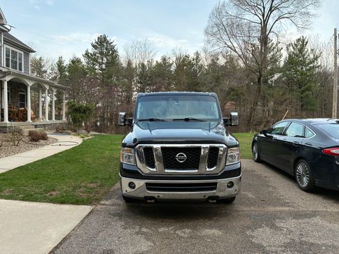 Used 2016 Nissan NV 3500 SL image 2