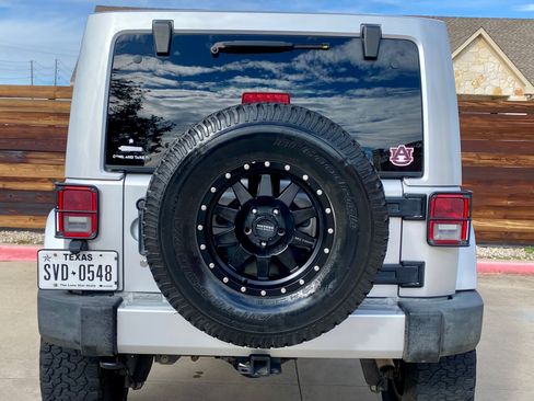 Used 2012 Jeep Wrangler Unlimited Sahara w/ Connectivity Group image 8