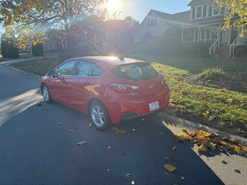 Used 2017 Chevrolet Cruze LT w/ Convenience Package image 5