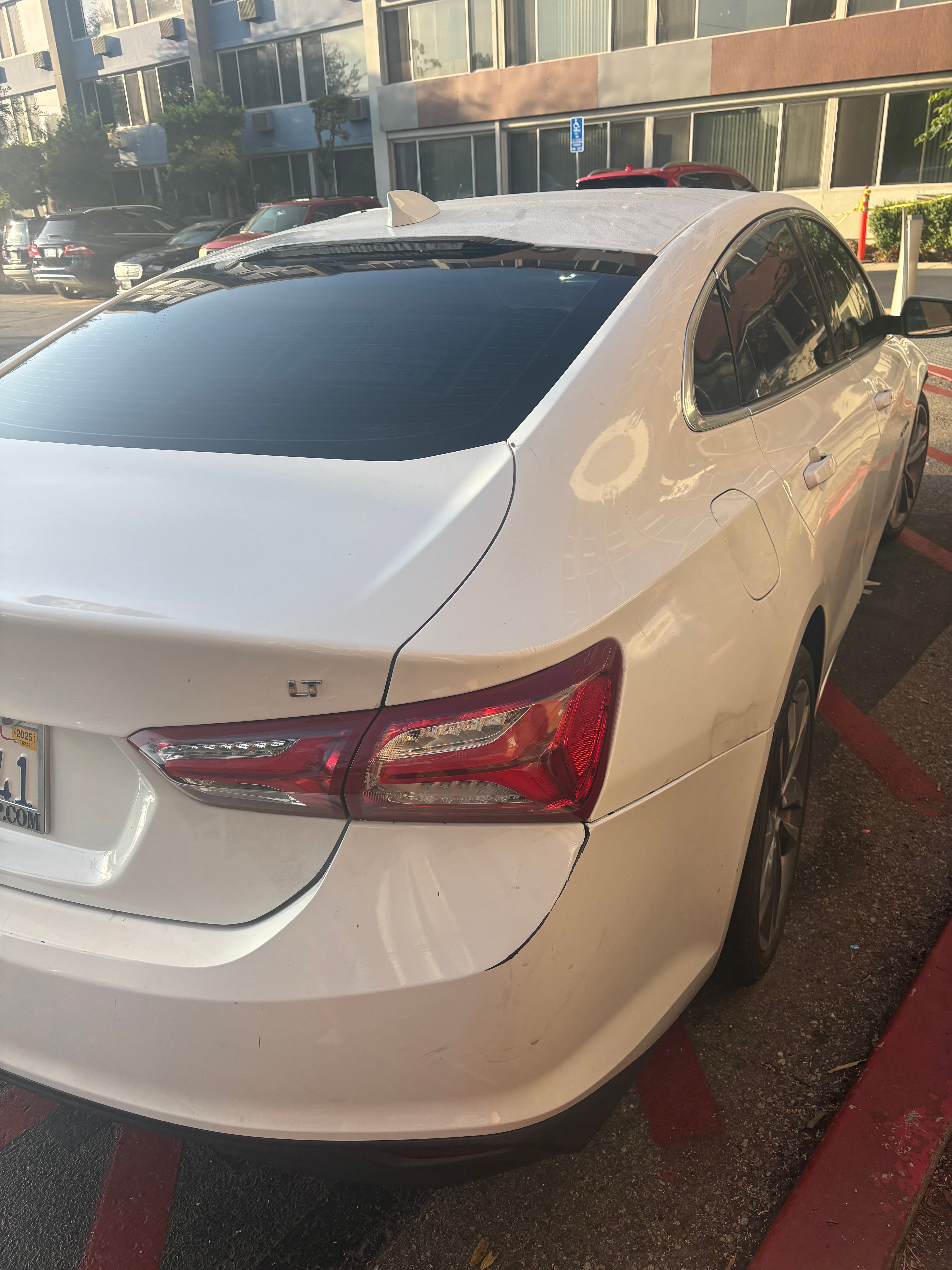Used 2021 Chevrolet Malibu LT FWD image 2