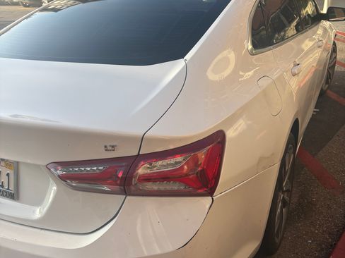 Used 2021 Chevrolet Malibu LT FWD image 2