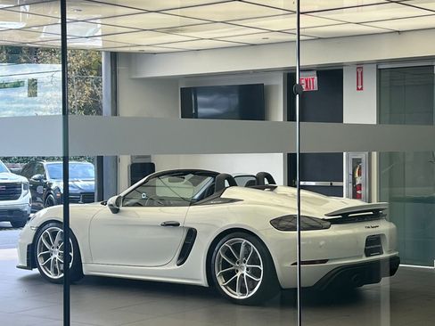 Used 2021 Porsche 718 Boxster Spyder RWD image 1