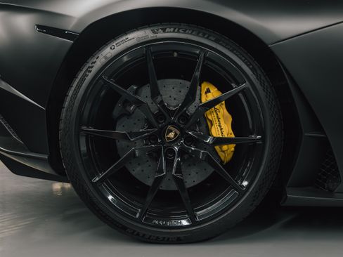 Used 2018 Lamborghini Aventador S image 30