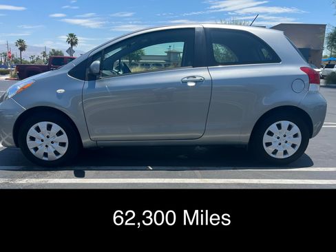 Used 2009 Toyota Yaris S FWD image 1