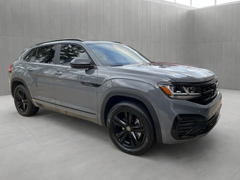 Used 2023 Volkswagen Atlas Cross Sport SEL R-Line image 2