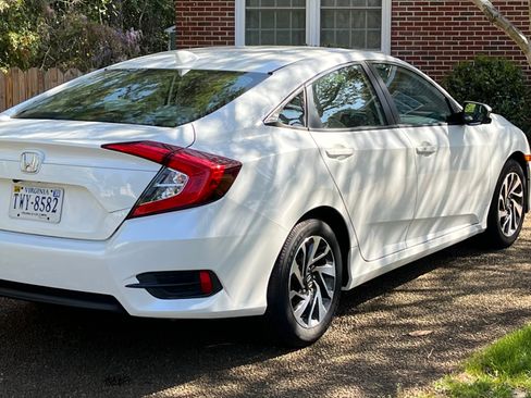 Used 2018 Honda Civic EX image 6