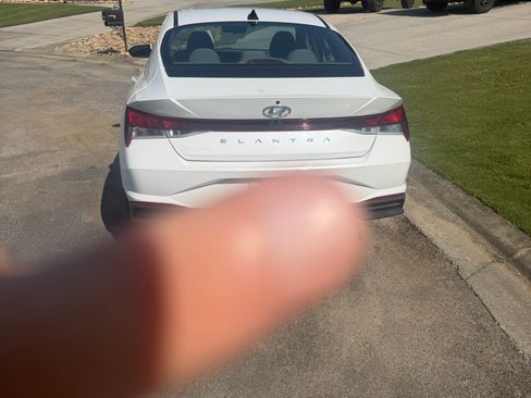 Used 2021 Hyundai Elantra SEL FWD image 5