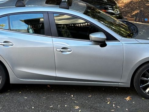 Used 2018 MAZDA MAZDA3 Grand Touring image 2