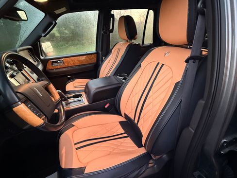 Used 2014 Lincoln Navigator L 4WD w/ Equipment Group 101A image 9