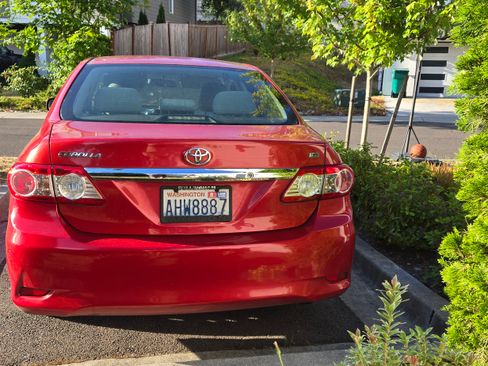 Used 2012 Toyota Corolla LE FWD image 6