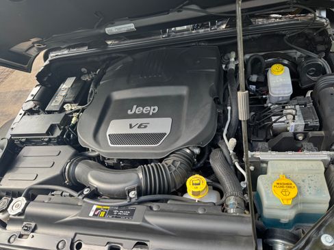 Used 2017 Jeep Wrangler Unlimited Rubicon image 15