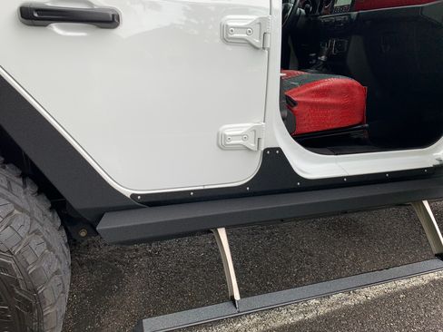 Used 2019 Jeep Wrangler Unlimited Sahara image 16