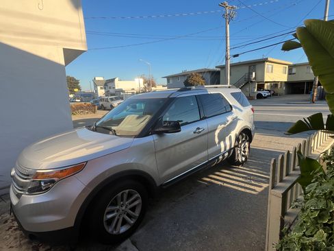 Used 2013 Ford Explorer XLT image 6