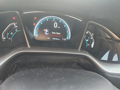 Used 2016 Honda Civic Touring image 2