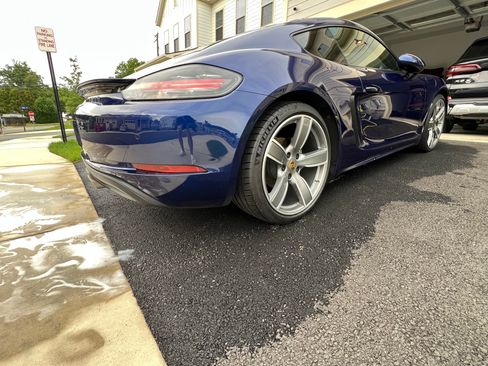 Used 2021 Porsche 718 Cayman RWD image 4