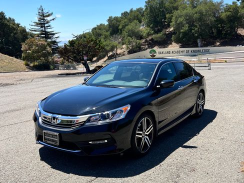 Used 2016 Honda Accord Sport image 2