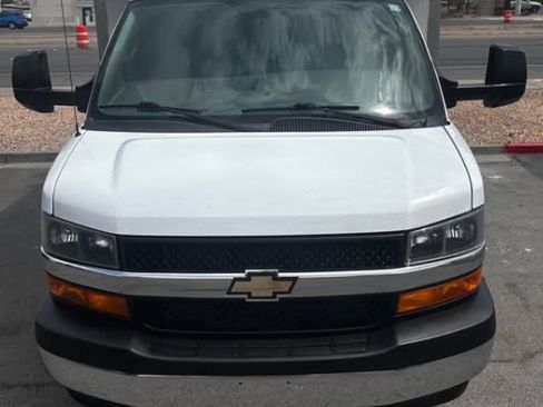 Used 2022 Chevrolet Express 3500 w/ Power Convenience Package RWD image 15