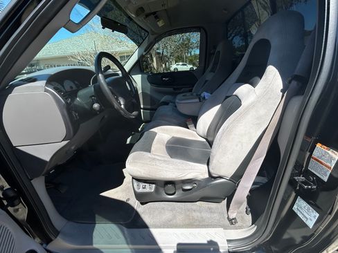 Used 2004 Ford F150 Lightning image 21