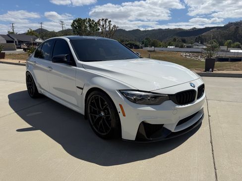 Used 2018 BMW M3 RWD image 2