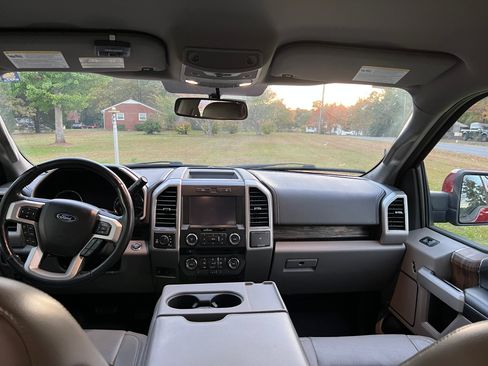 Used 2018 Ford F150 Lariat image 9