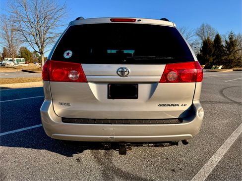 Used 2009 Toyota Sienna LE image 6