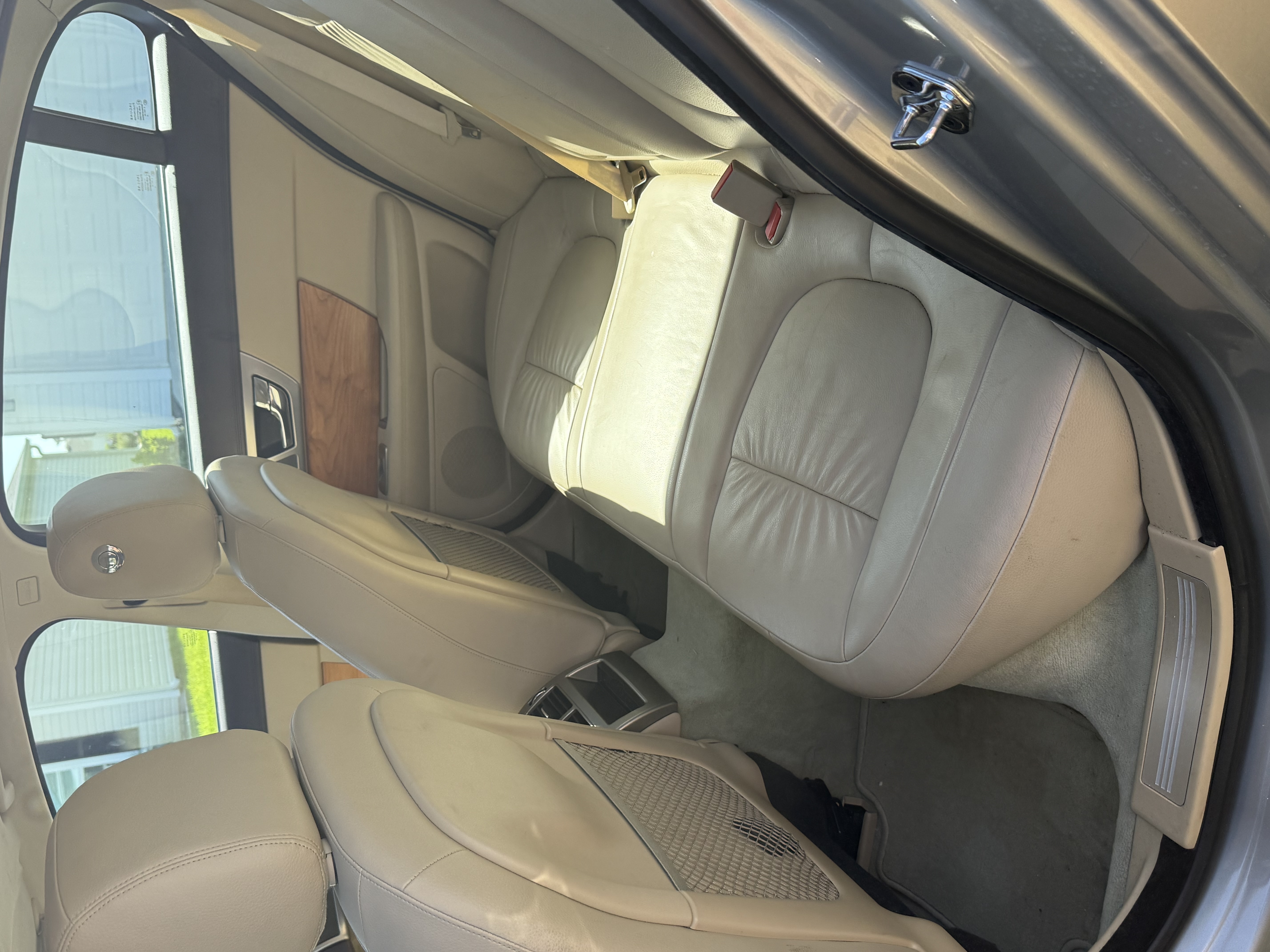 Used 2010 Jaguar XF Luxury RWD image 9