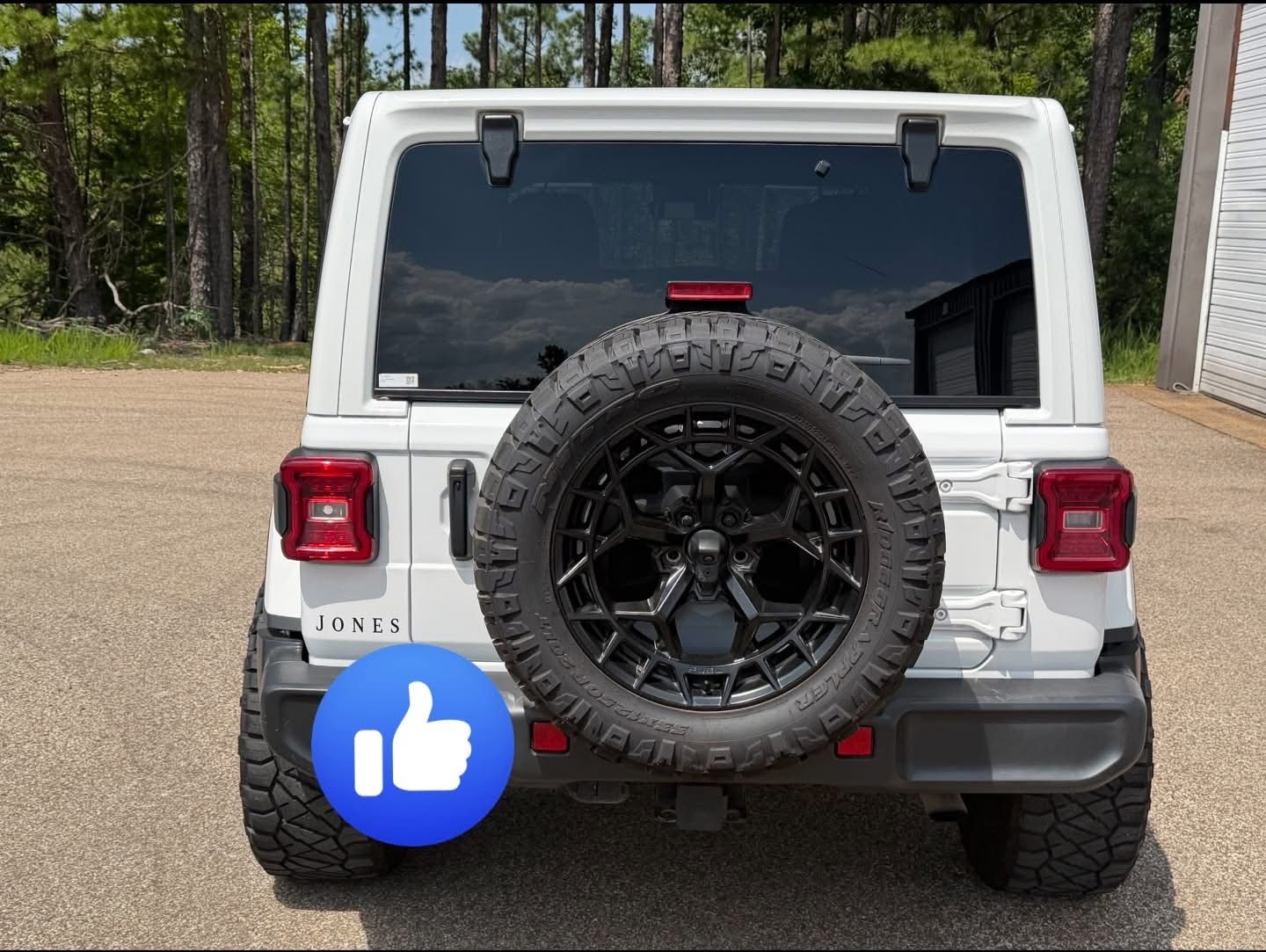 Used 2024 Jeep Wrangler Unlimited Sahara w/ Technology Group AWD/4WD image 4
