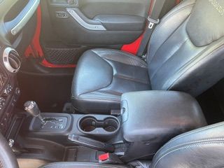 Used 2016 Jeep Wrangler Unlimited Sahara w/ Connectivity Group AWD/4WD image 18