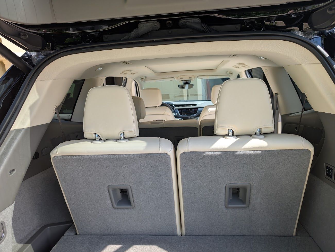 Used 2025 Cadillac XT6 Premium Luxury w/ Technology Package FWD image 15