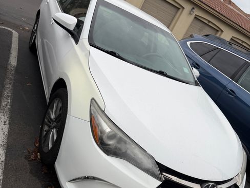 Used 2017 Toyota Camry SE image 4