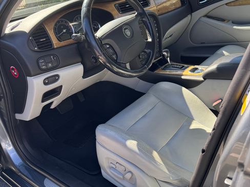 Used 2005 Jaguar S-TYPE R image 11