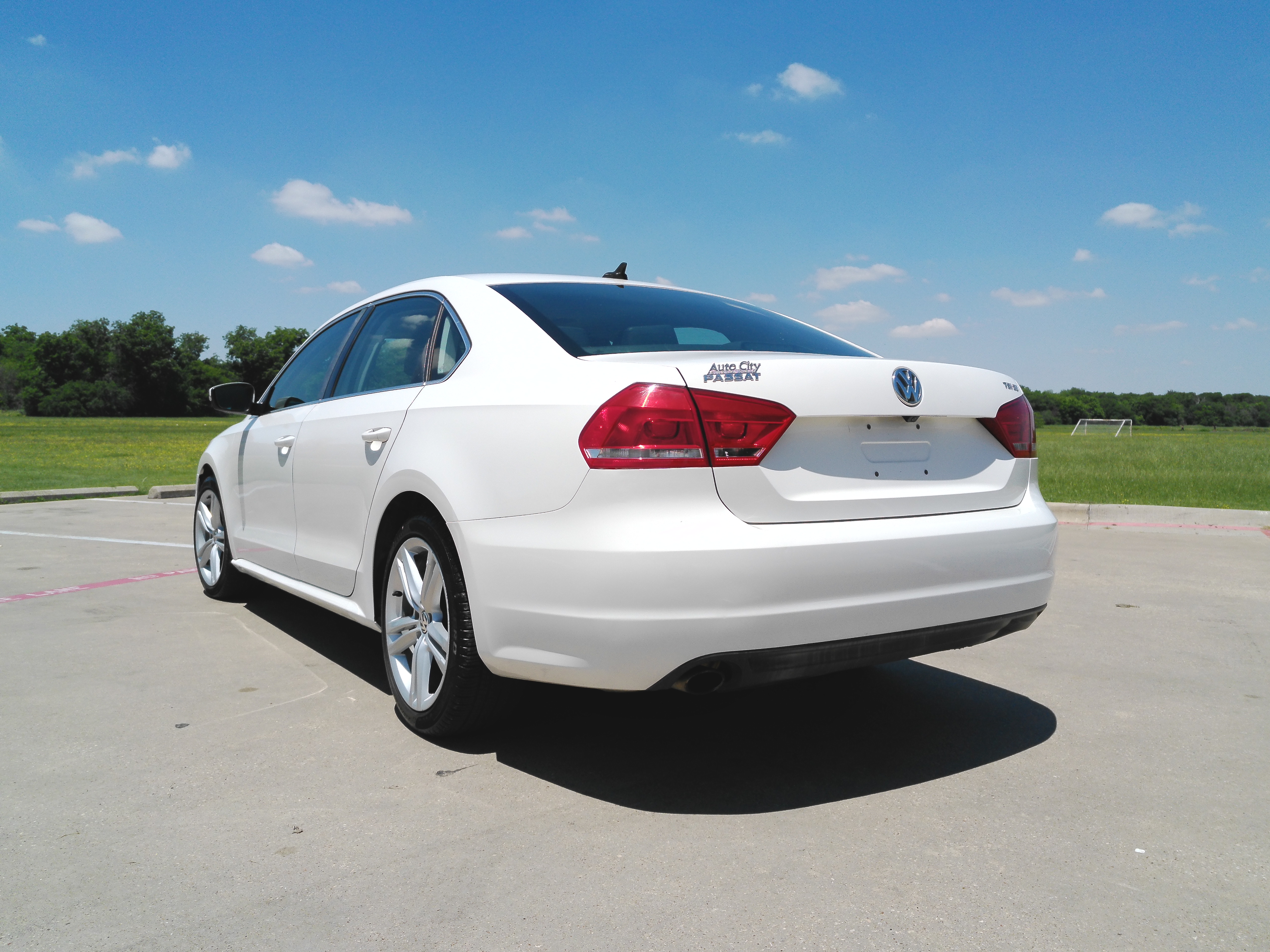 Used 2014 Volkswagen Passat 1.8T SE FWD image 6