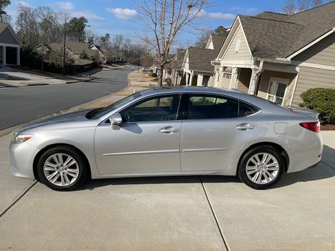 Used 2013 Lexus ES 350 w/ Luxury Pkg image 1