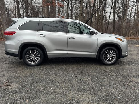 Used 2018 Toyota Highlander XLE image 4