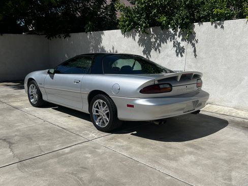 Used 2002 Chevrolet Camaro Z28 w/ SS Performance/Appearance Pkg RWD image 4