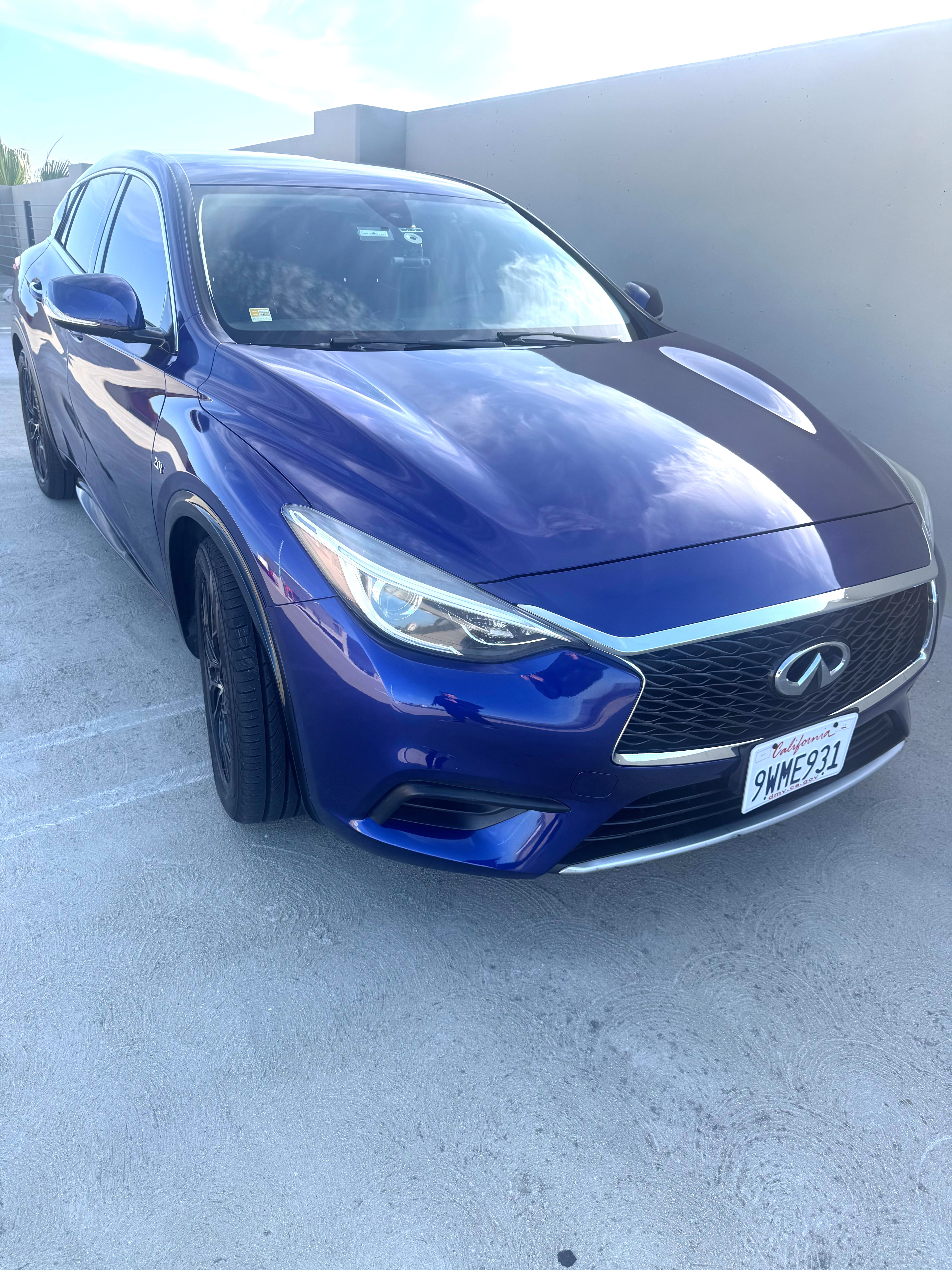 Used 2017 INFINITI QX30 FWD image 1