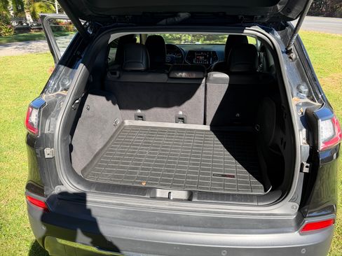 Used 2021 Jeep Cherokee Limited w/ Elite Package image 10