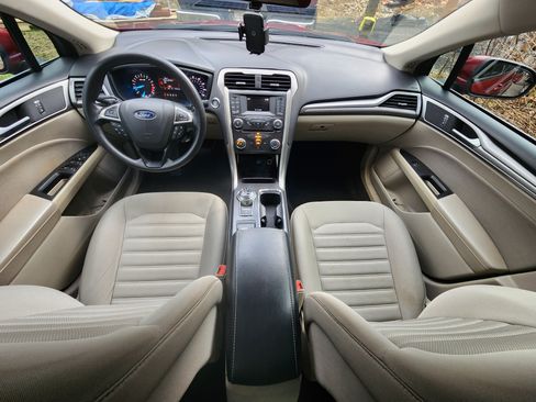 Used 2018 Ford Fusion SE image 9