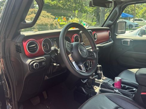 Used 2023 Jeep Gladiator Rubicon w/ LED Lighting Group AWD/4WD image 18