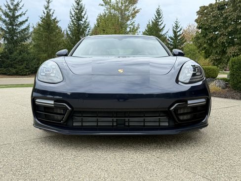 Used 2018 Porsche Panamera 4 image 8