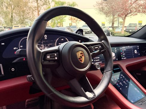 Used 2021 Porsche Taycan 4S w/ Performance Package AWD/4WD image 6