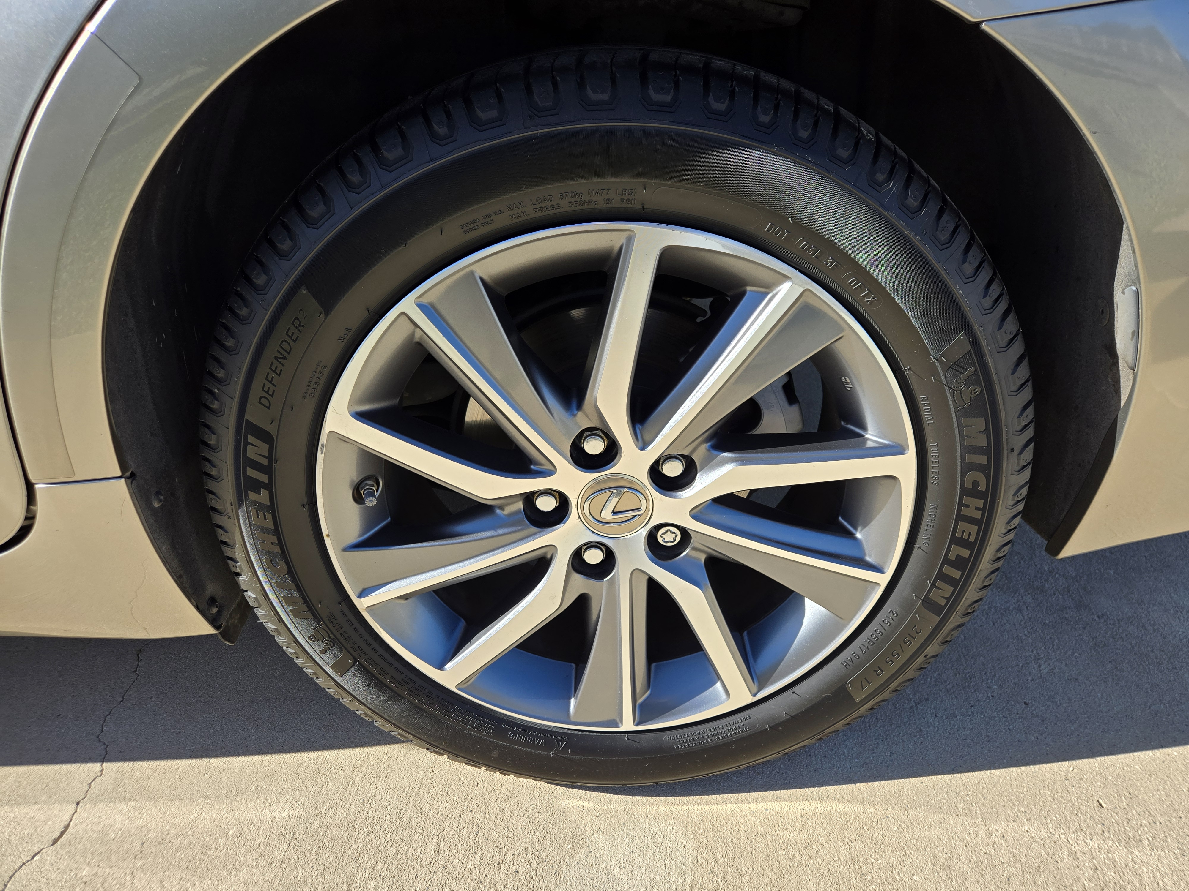 Used 2017 Lexus ES 300h w/ Ultra Luxury Package FWD image 18
