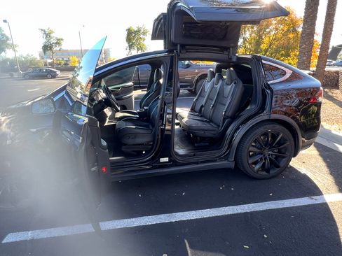 Used 2018 Tesla Model X 75D image 14