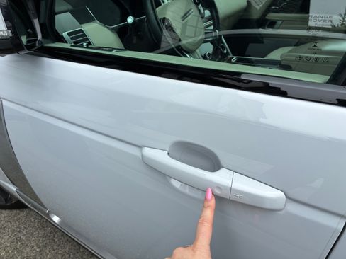 Used 2020 Land Rover Range Rover Long Wheelbase HSE image 19