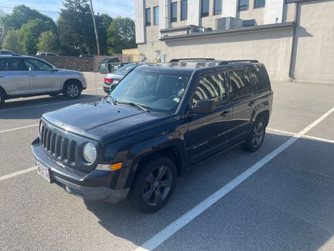 Used 2015 Jeep Patriot High Altitude AWD/4WD image 8
