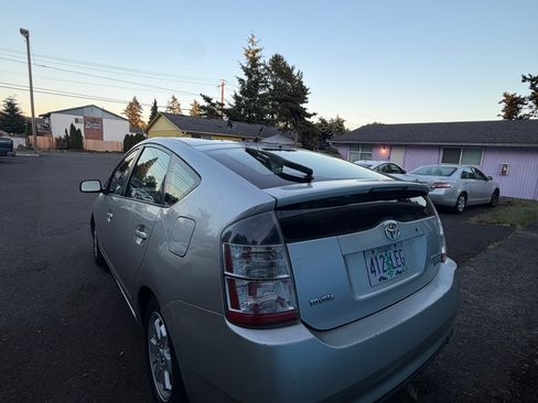 Used 2005 Toyota Prius FWD image 4