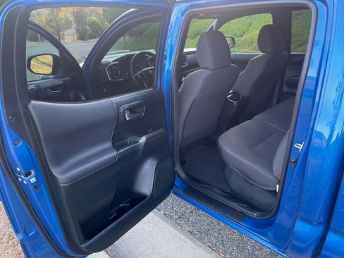 Used 2017 Toyota Tacoma TRD Sport RWD image 13