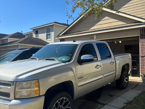 Used 2010 Chevrolet Silverado 1500 LT w/ Texas Edition image 2