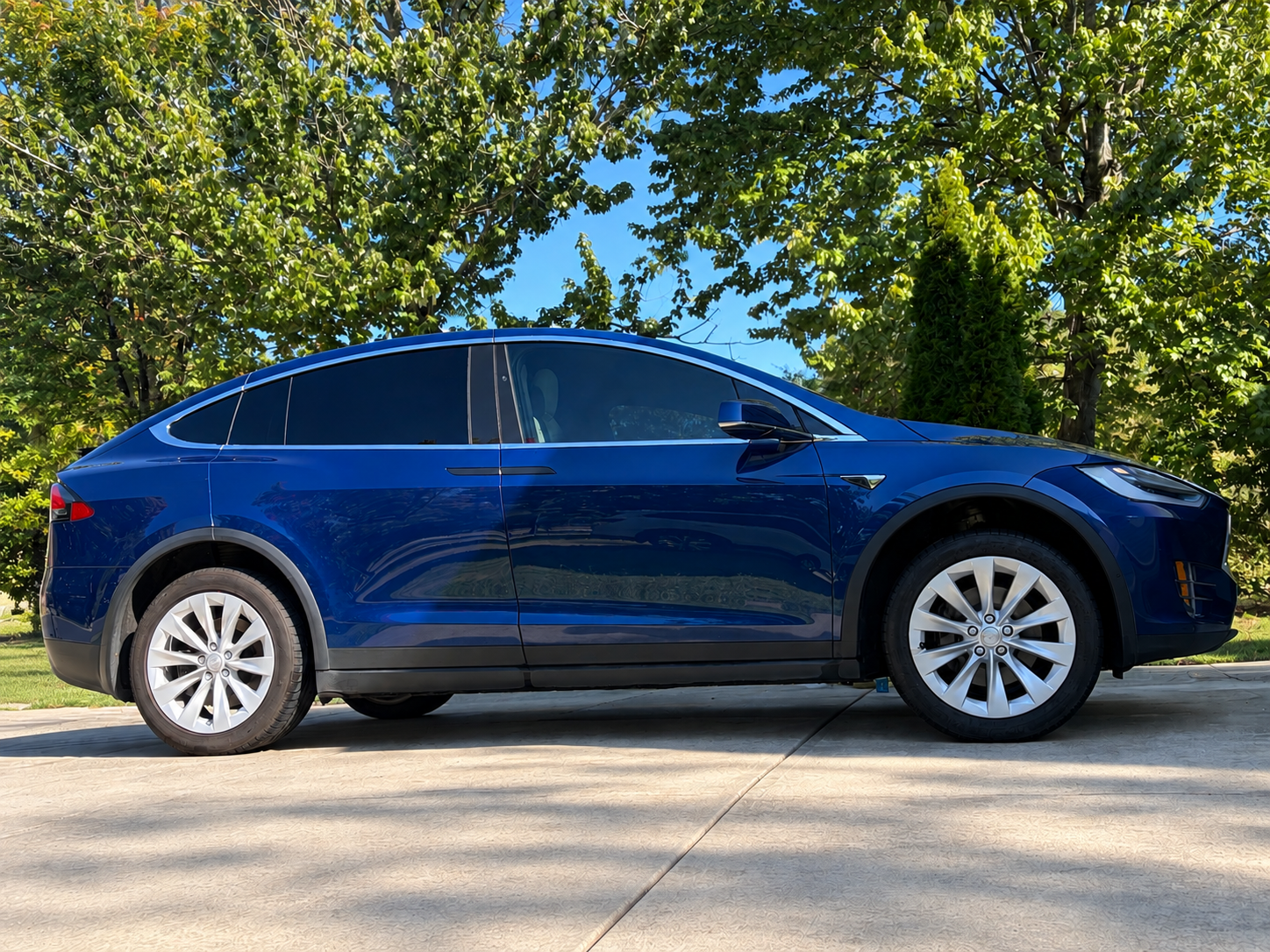 Used 2020 Tesla Model X Long Range AWD/4WD image 2