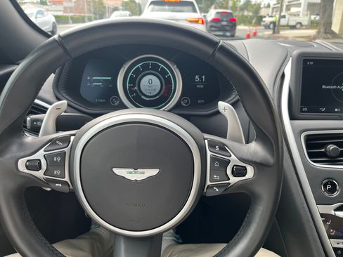 Used 2018 Aston Martin DB11 V12 image 12